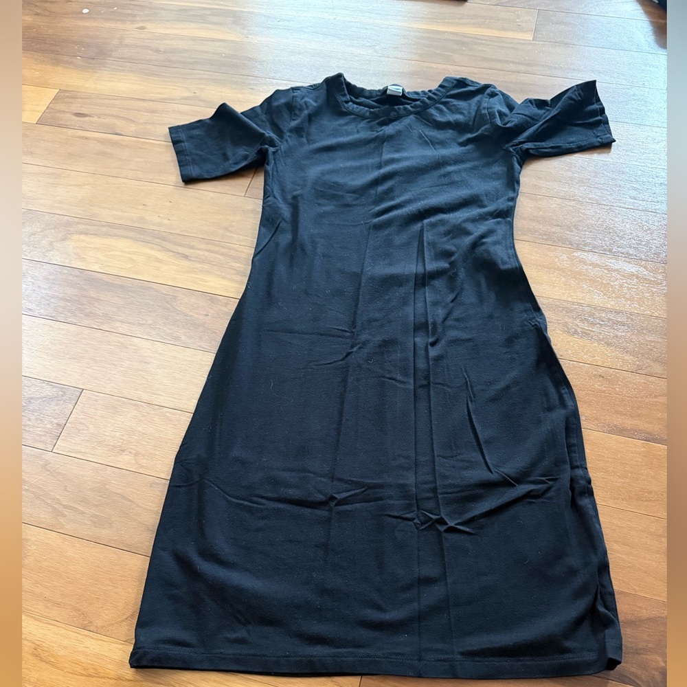 Old Navy Fitted Black Short-Sleeve Midi Dress - Size XS!
